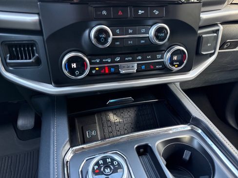 Used 2024 Ford Expedition XLT image 20