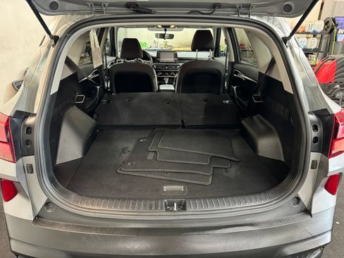 Used 2021 Kia Seltos LX AWD/4WD image 7