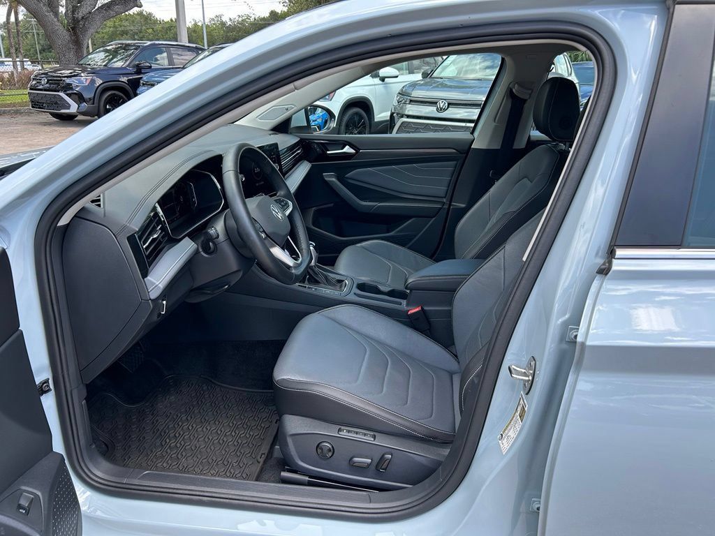 Certified 2025 Volkswagen Jetta SEL FWD image 30