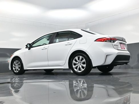 Used 2025 Toyota Corolla LE image 19