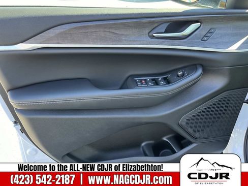 New 2025 Jeep Grand Cherokee L Limited image 21