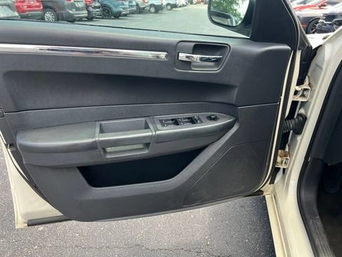 Used 2008 Chrysler 300 Touring w/ Comfort/Convenience Group RWD image 23