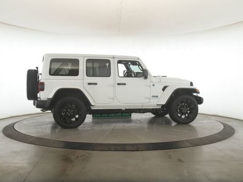 Used 2025 Jeep Wrangler Unlimited Sahara w/ Safety Group image 6