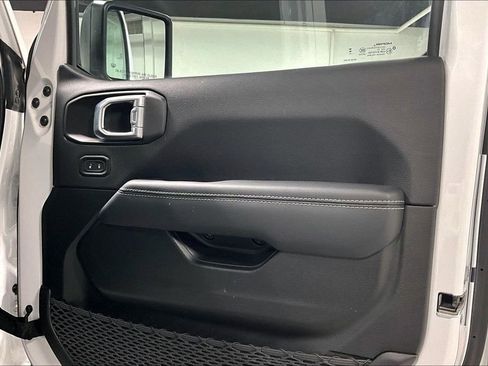 Used 2023 Jeep Wrangler Sahara w/ Cold Weather Group image 23