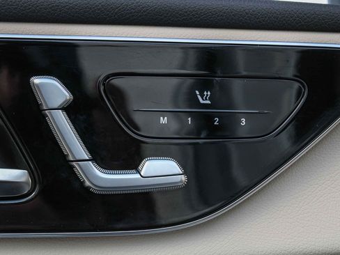 Used 2025 Mercedes-Benz GLC 300 image 20