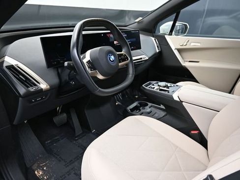 Used 2023 BMW iX xDrive50 AWD/4WD image 10