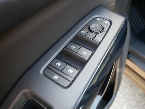 Certified 2025 Nissan Pathfinder SV w/ SV Premium Package AWD/4WD image 19