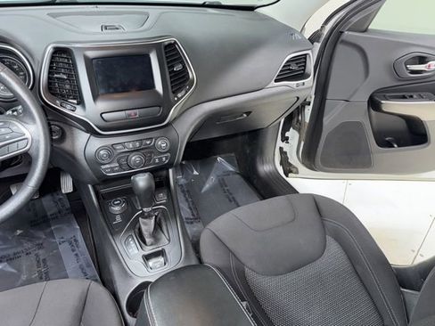 Used 2019 Jeep Cherokee Latitude w/ Popular Appearance Group AWD/4WD image 18