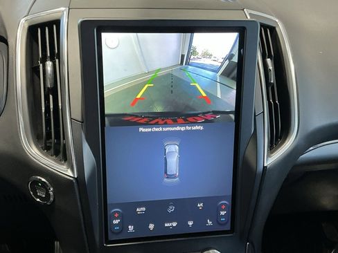 Used 2024 Ford Edge Titanium image 7