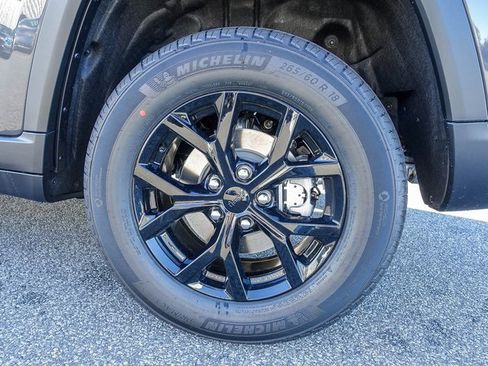 New 2025 Jeep Grand Cherokee Altitude image 8