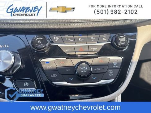Used 2023 Chrysler Pacifica Limited image 18