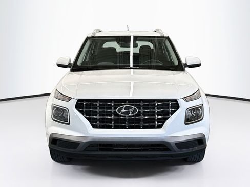 Used 2025 Hyundai Venue SEL FWD image 2