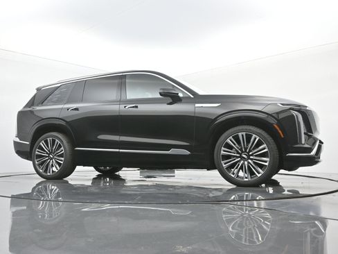 New 2026 Cadillac Vistiq Premium Luxury w/ LPO, Floor Liner Package image 21