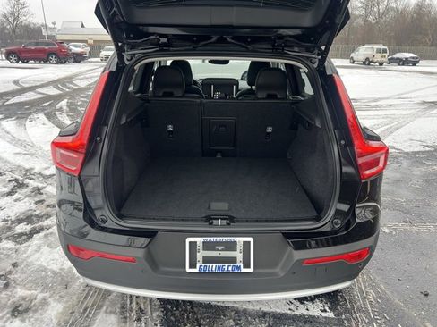 Used 2025 Volvo XC40 B5 Core image 30