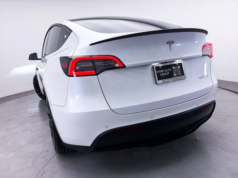 Used 2022 Tesla Model Y Performance AWD/4WD image 8