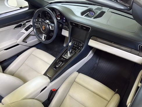 Used 2017 Porsche 911 Cabriolet image 20