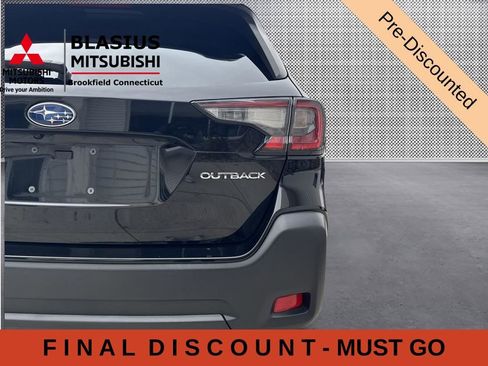 Used 2023 Subaru Outback Premium AWD/4WD image 37