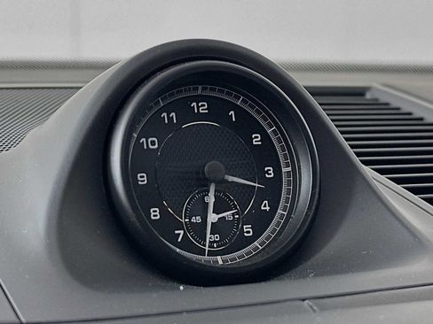 Certified 2026 Porsche Macan image 16