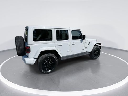Used 2022 Jeep Wrangler Unlimited Sahara AWD/4WD image 8