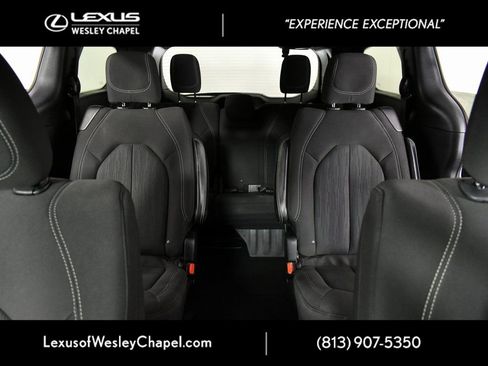 Used 2020 Chrysler Pacifica Touring w/ S Appearance Package image 23