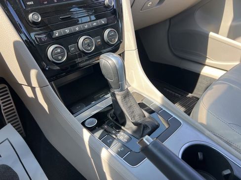 Certified 2020 Volkswagen Passat 2.0T SEL FWD image 20