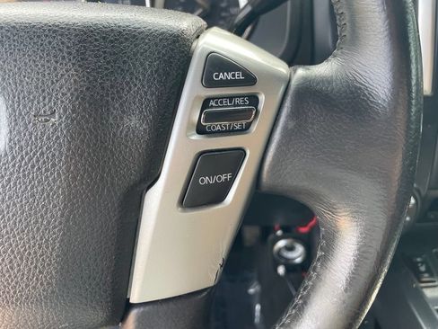Used 2018 Nissan Titan SV w/ SV Convenience Package AWD/4WD image 29