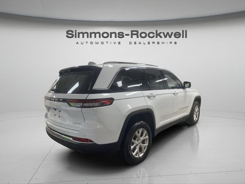Used 2023 Jeep Grand Cherokee Limited w/ Luxury Tech Group II AWD/4WD image 5
