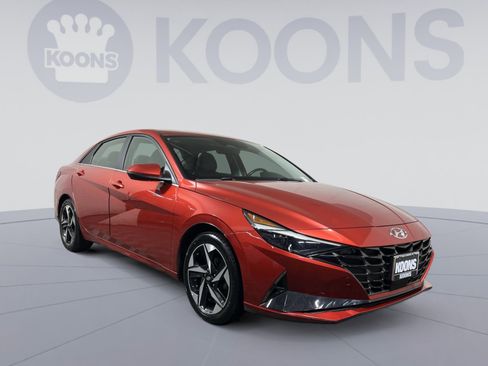Used 2022 Hyundai Elantra Limited image 7