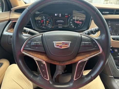 Used 2021 Cadillac XT5 Premium Luxury w/ Platinum Package FWD image 8