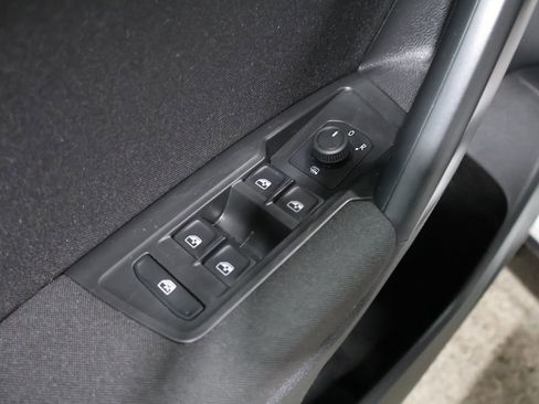 Used 2021 Volkswagen Tiguan S image 13