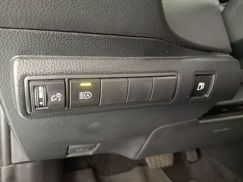 Used 2025 Toyota Corolla LE FWD image 32