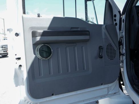 Used 2013 Ford F750 2WD Regular Cab Super Duty image 26