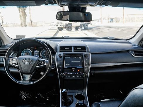 Used 2017 Toyota Camry XLE w/ Moonroof Package image 10