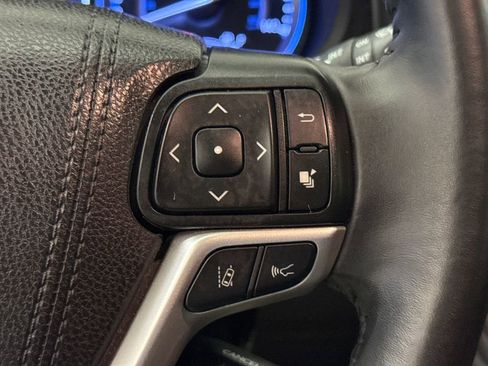 Used 2019 Toyota Highlander XLE AWD/4WD image 31