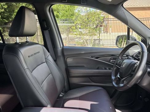Used 2025 Honda Ridgeline Black Edition image 11
