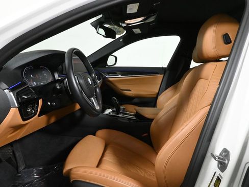 Certified 2022 BMW 530i xDrive w/ Convenience Package image 3