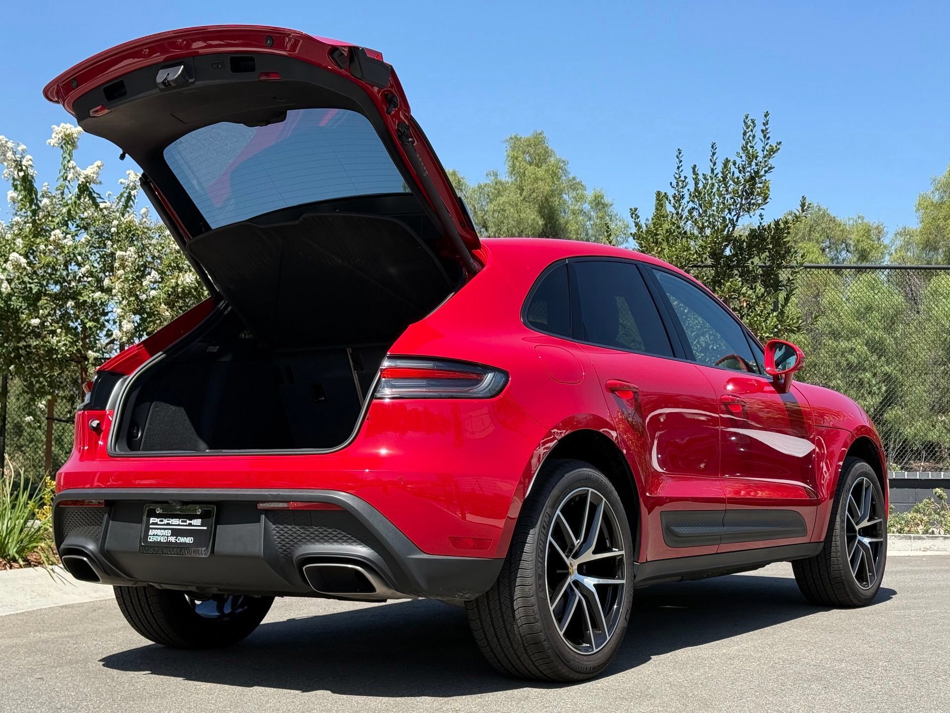 Certified 2026 Porsche Macan AWD/4WD image 32