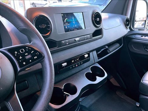 Used 2024 Mercedes-Benz Sprinter 2500 image 18