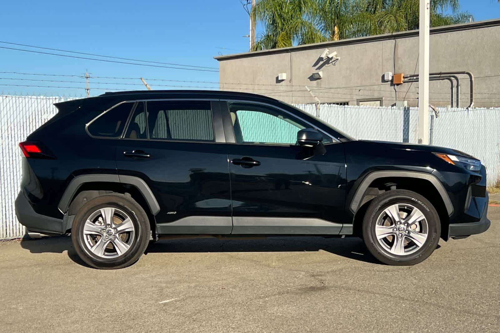 Used 2023 Toyota RAV4 LE AWD/4WD image 6