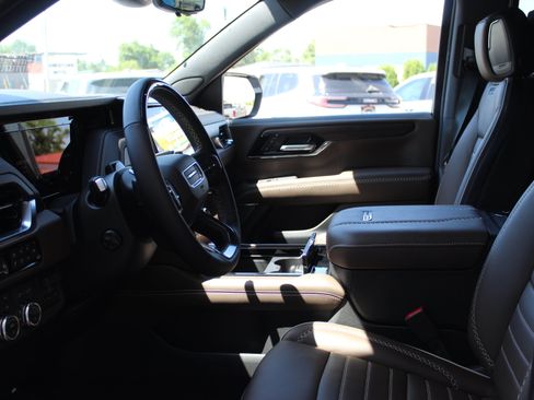 New 2026 GMC Yukon Denali Ultimate AWD/4WD image 11