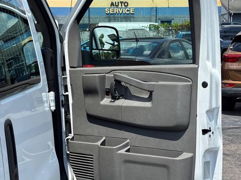 Used 2017 Chevrolet Express 2500 RWD image 18
