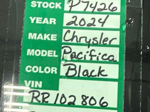 Certified 2024 Chrysler Pacifica Premium FWD image 31
