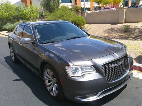 Used 2019 Chrysler 300 Limited image 1