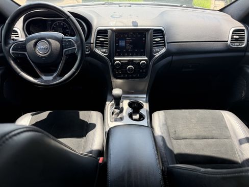 Used 2018 Jeep Grand Cherokee Altitude RWD image 13