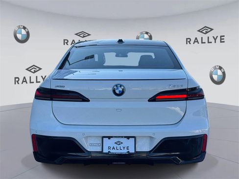 Certified 2025 BMW 750e xDrive w/ Premium Package image 5