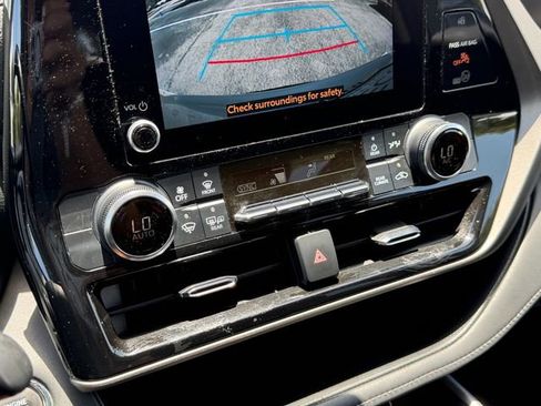 Used 2023 Toyota Highlander LE FWD image 25