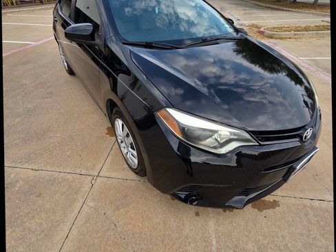 Used 2016 Toyota Corolla LE FWD image 2