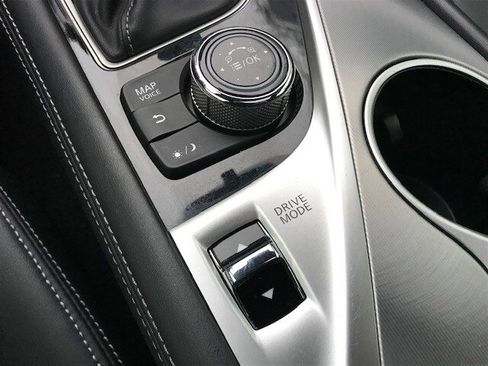 Used 2019 INFINITI Q60 3.0t Luxe w/ Essential Package image 17