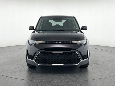 Used 2025 Kia Soul LX w/ LX Technology Package FWD image 2