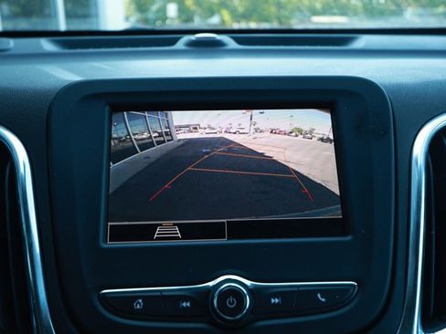 Used 2024 Chevrolet Equinox LT FWD image 17